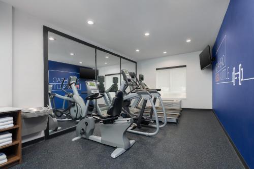 holiday inn express and suites alexandria by ihg