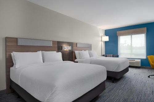 holiday inn express and suites alexandria by ihg