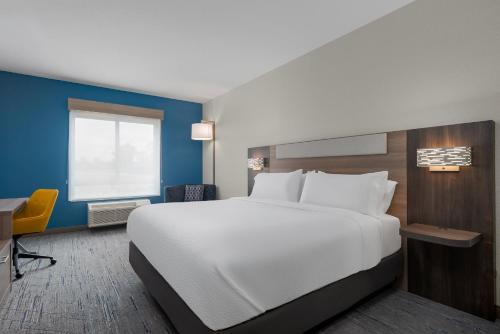 holiday inn express and suites alexandria by ihg