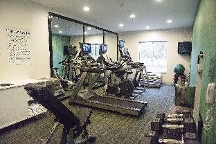 holiday inn express and suites alexandria by ihg