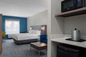 holiday inn express and suites alexandria by ihg