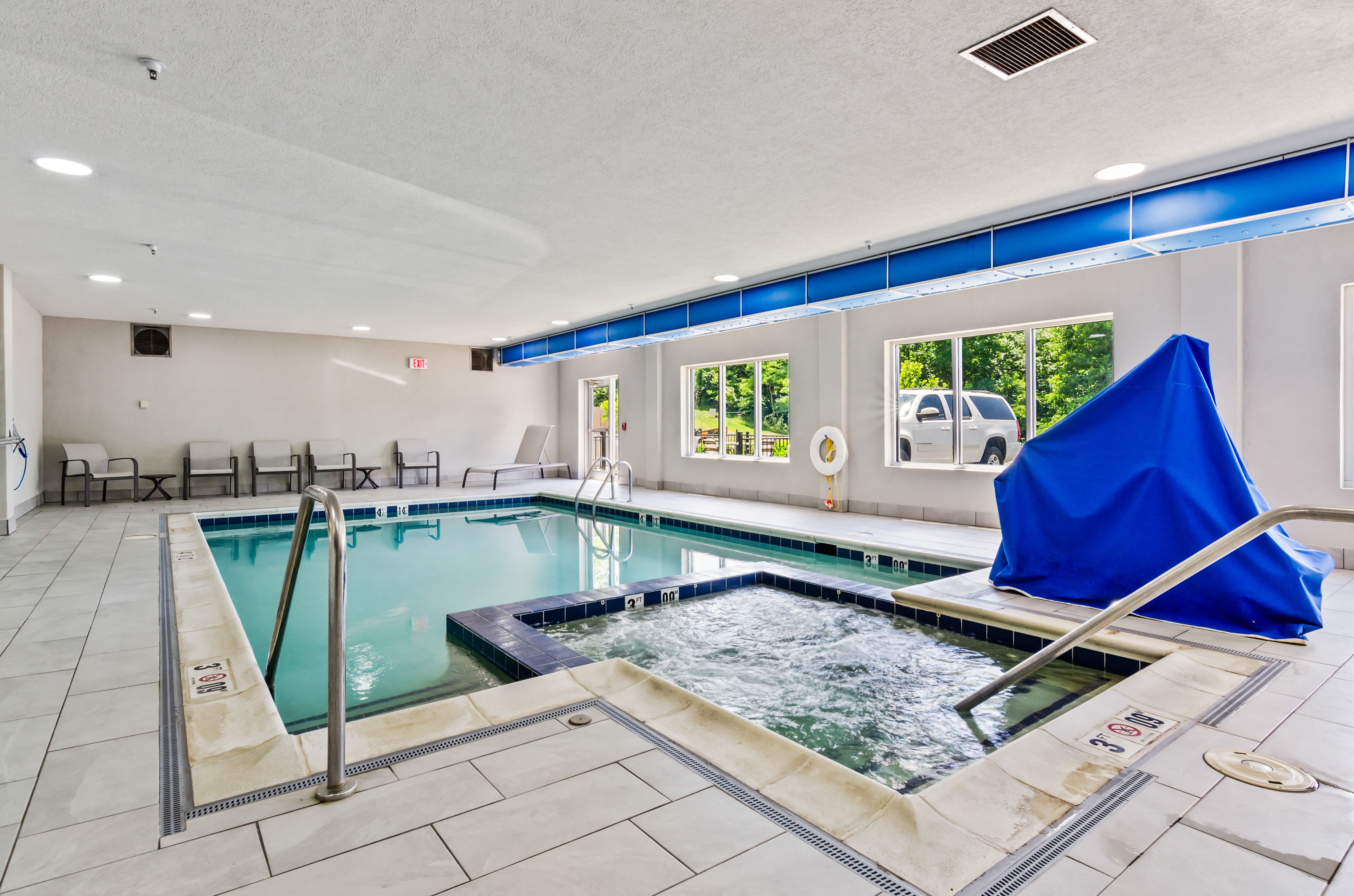 holiday inn express and suites wytheville by ihg