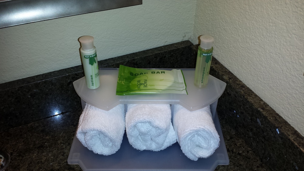 holiday inn express and suites wytheville by ihg