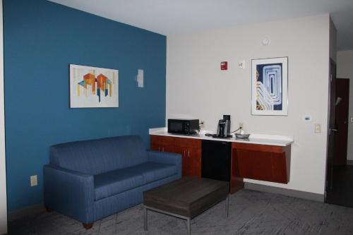 holiday inn express and suites wytheville by ihg