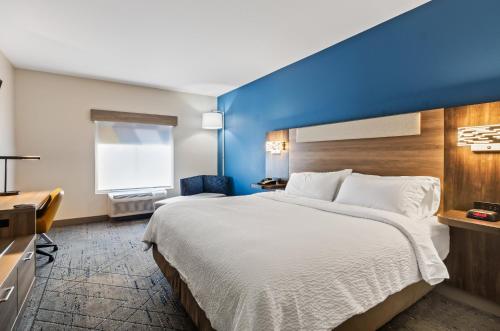 holiday inn express and suites wytheville by ihg