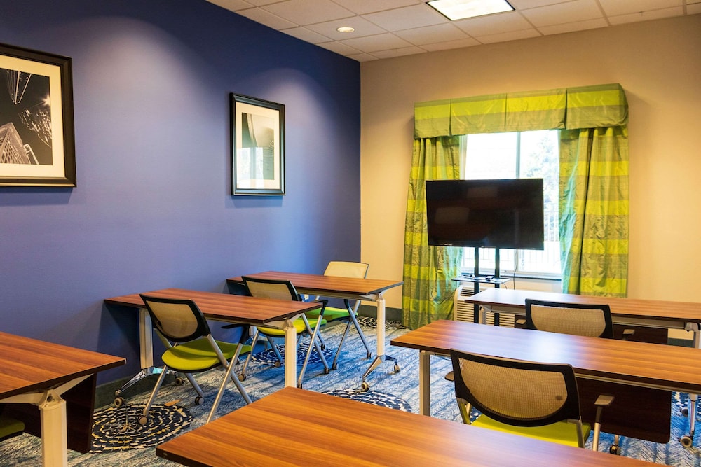 comfort inn and suites plainville foxboro