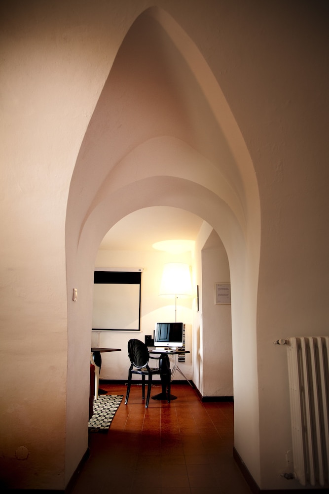 la casa del poeta enna pergusa