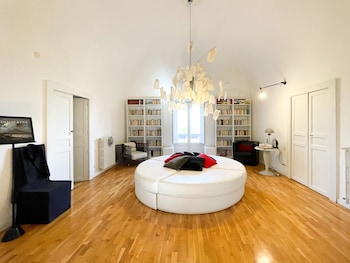 la casa del poeta enna pergusa