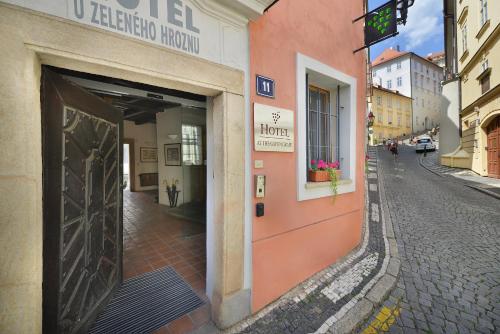 hotel at the green grape