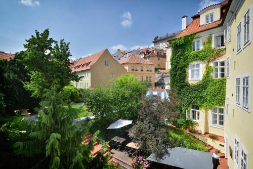 hotel at the green grape