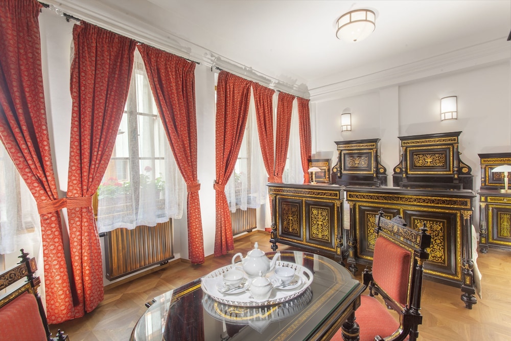 hotel at the green grape