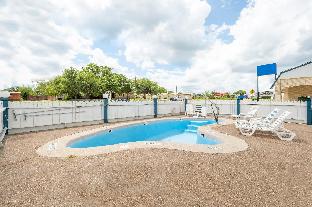 Oyo Hotel Three Rivers Tx Us-281,,2.5 star
