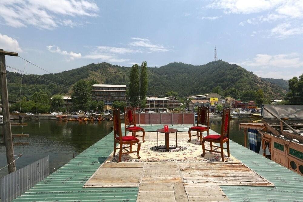 manila groups of houseboats