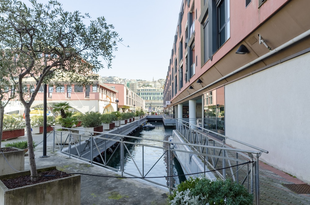 dock of the bay genova