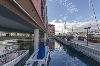 dock of the bay genova