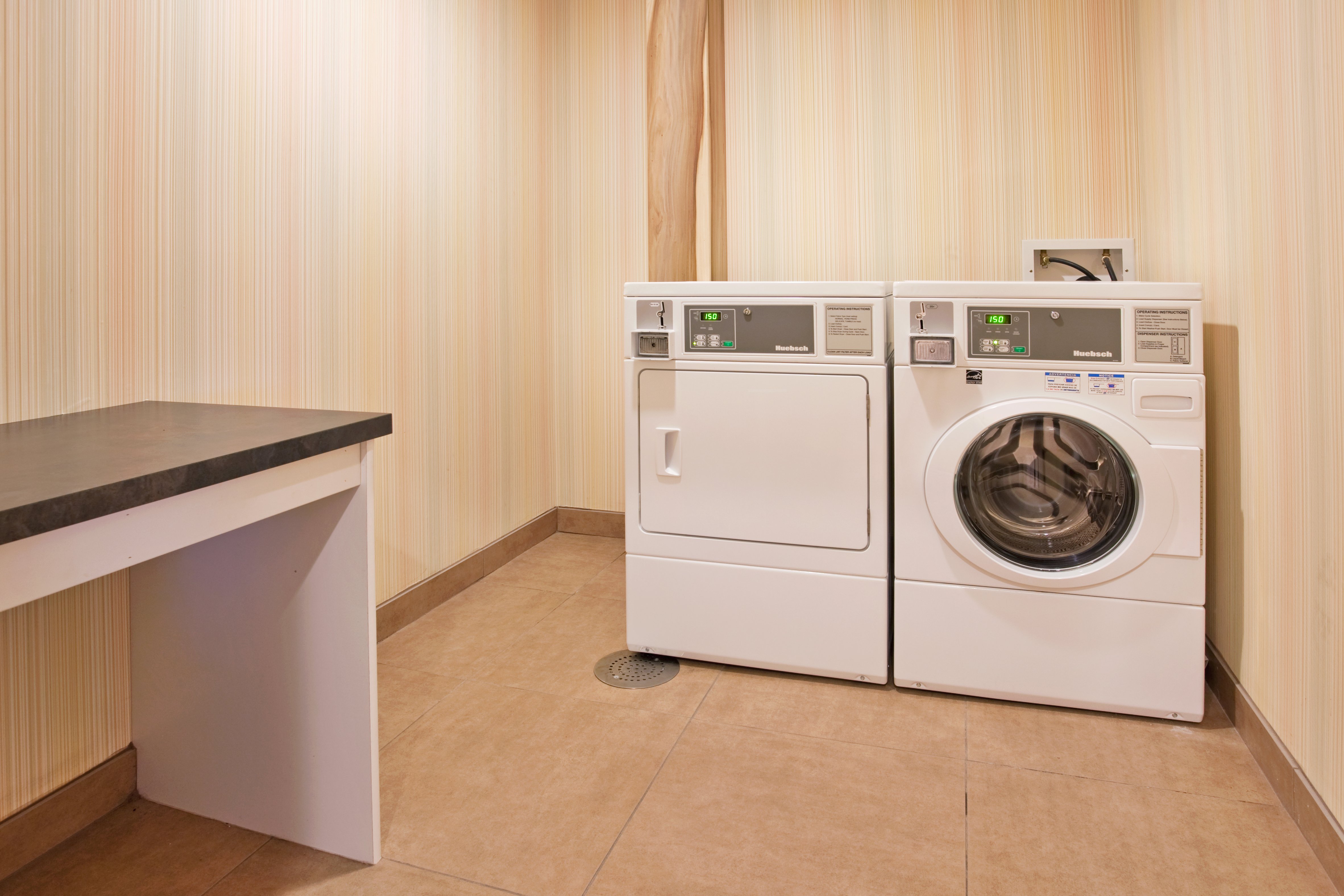 holiday inn express and suites airport lincoln by ihg