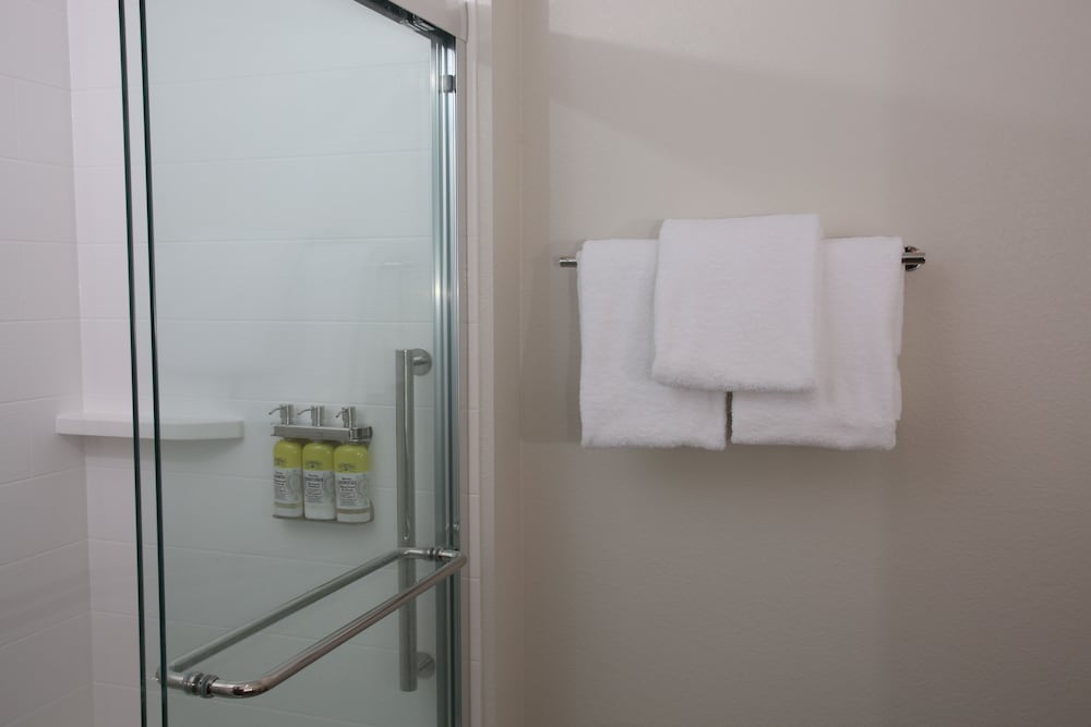 holiday inn express and suites airport lincoln by ihg