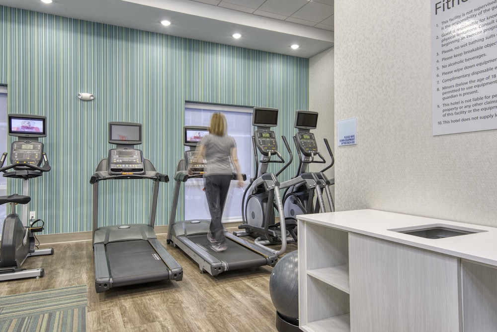holiday inn express and suites airport lincoln by ihg