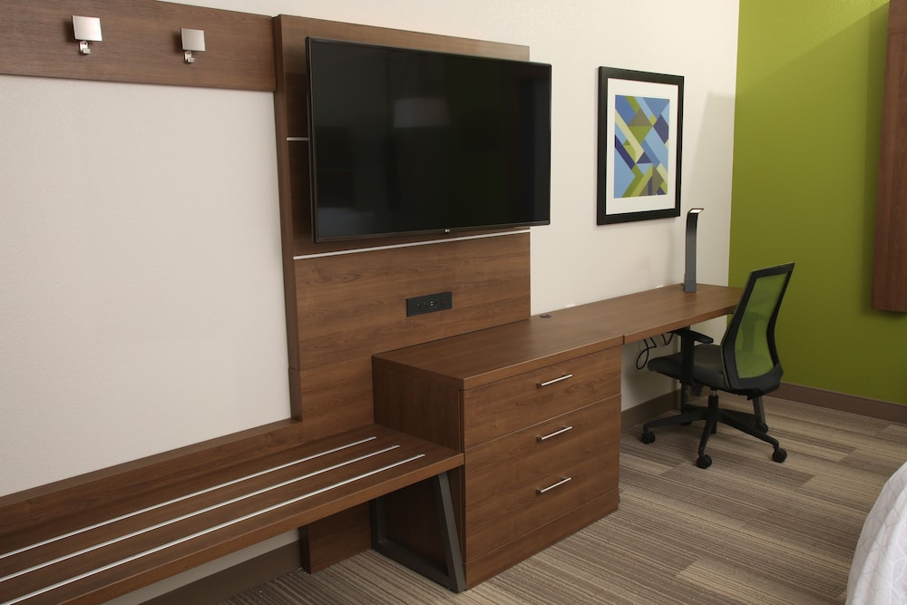 holiday inn express and suites airport lincoln by ihg