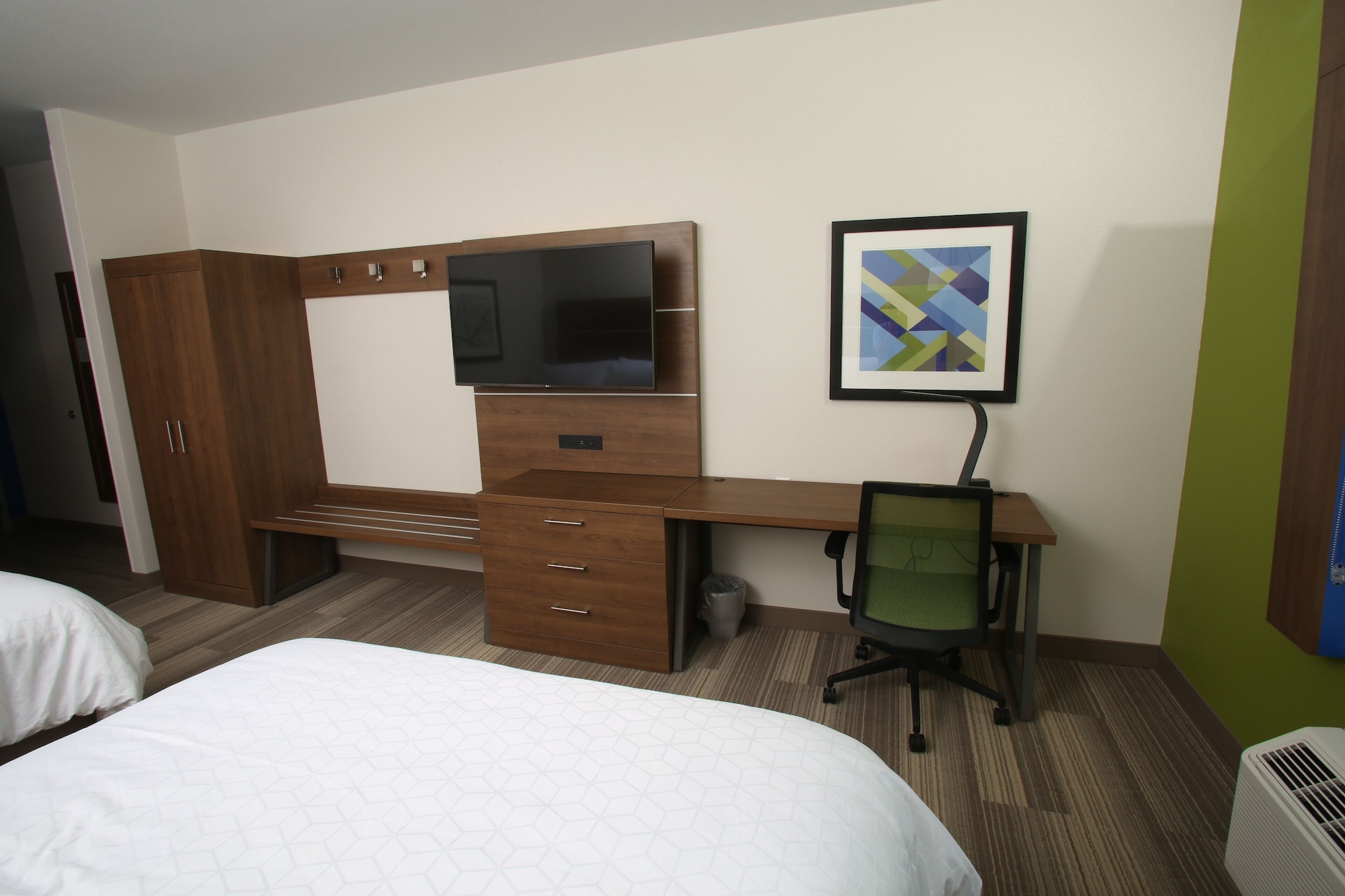 holiday inn express and suites airport lincoln by ihg