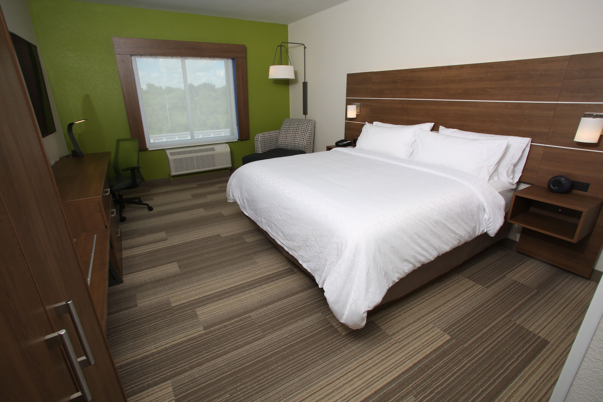 holiday inn express and suites airport lincoln by ihg