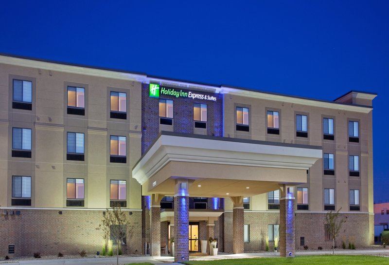 holiday inn express and suites airport lincoln by ihg
