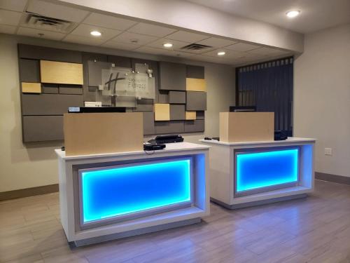 holiday inn express and suites airport lincoln by ihg