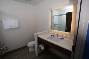 holiday inn express and suites airport lincoln by ihg