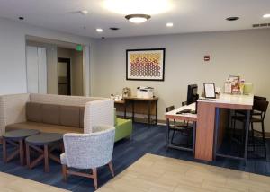 holiday inn express and suites airport lincoln by ihg