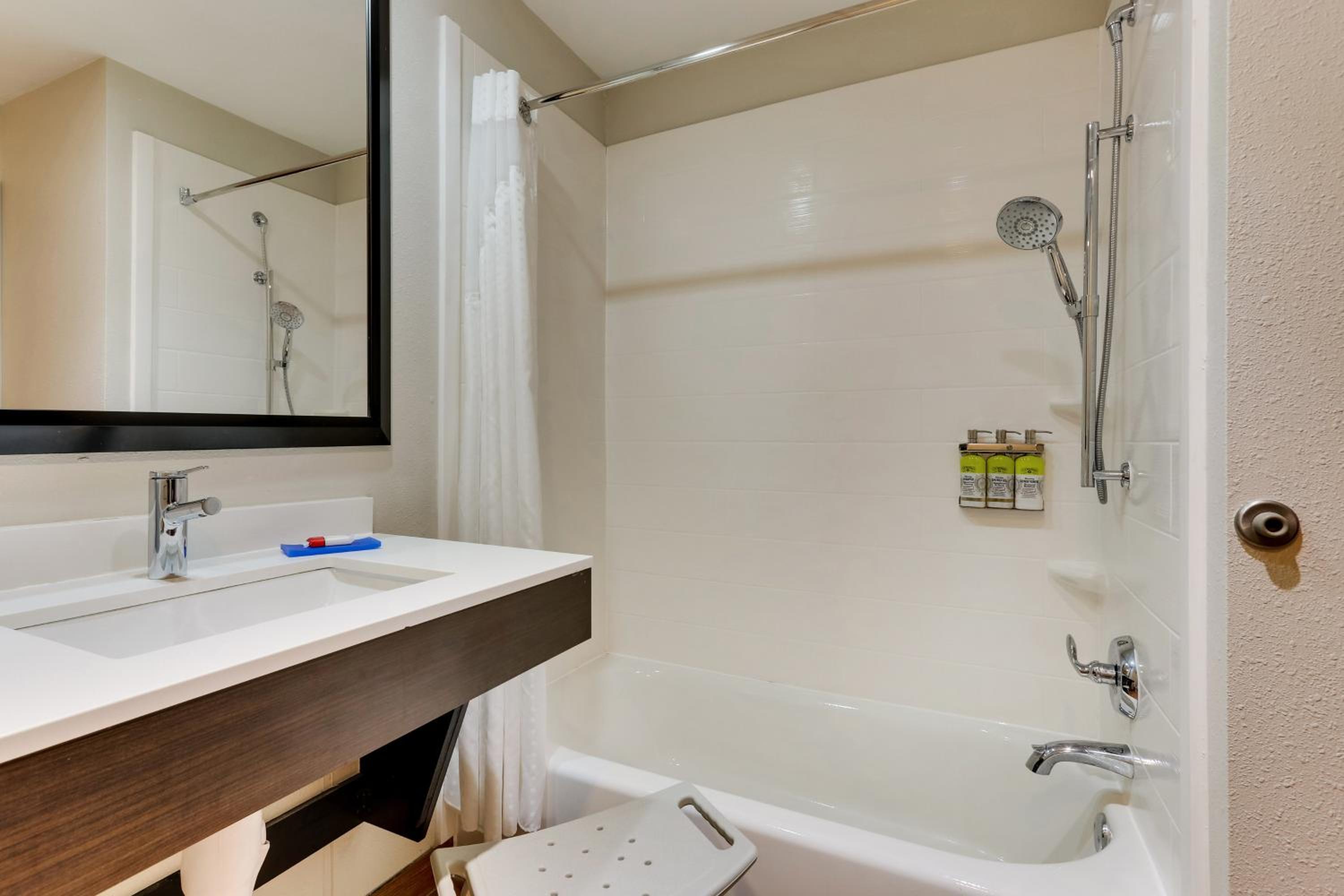 holiday inn express and suites ardmore by ihg