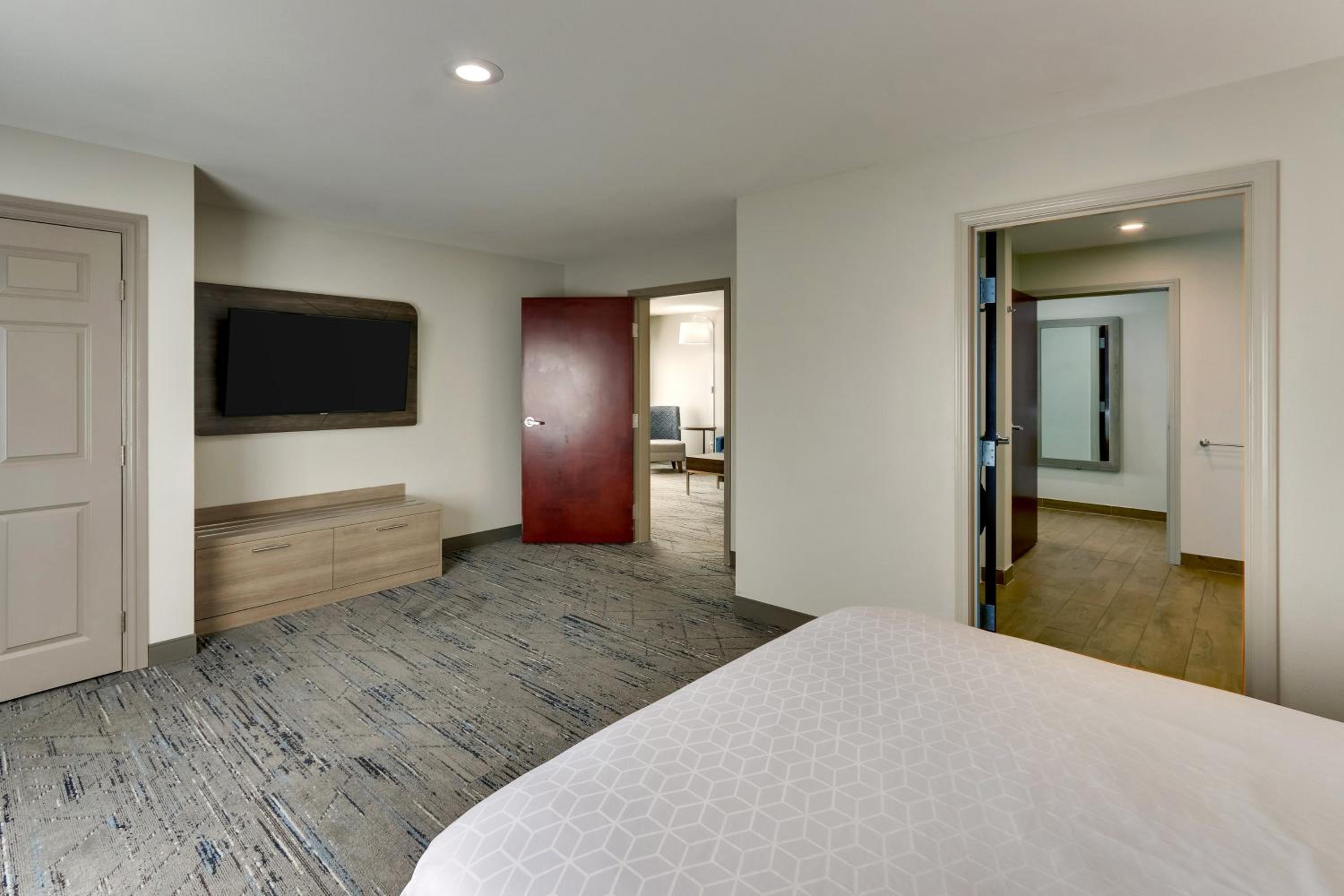 holiday inn express and suites ardmore by ihg