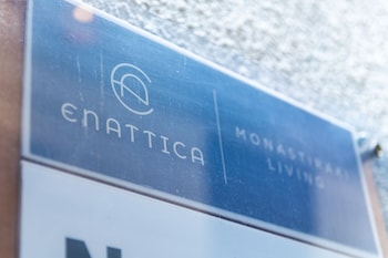 enattica monastiraki living