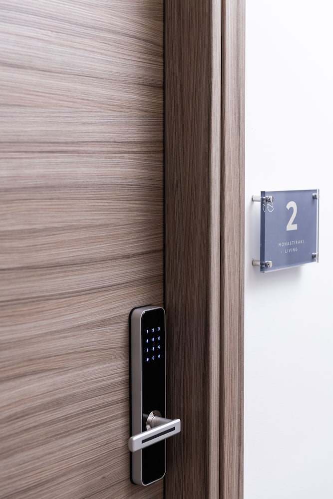 enattica monastiraki living