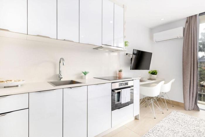 a cozy and modern beach studio 5min walk to bondi beach