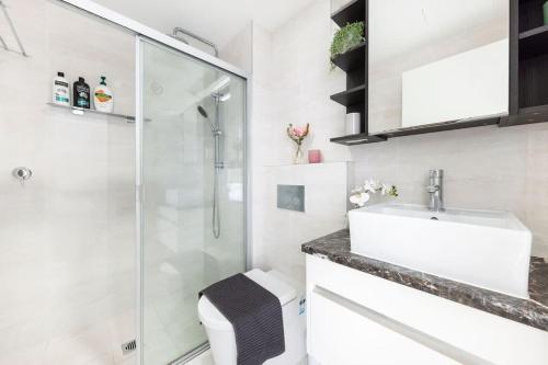 a cozy and modern beach studio 5min walk to bondi beach