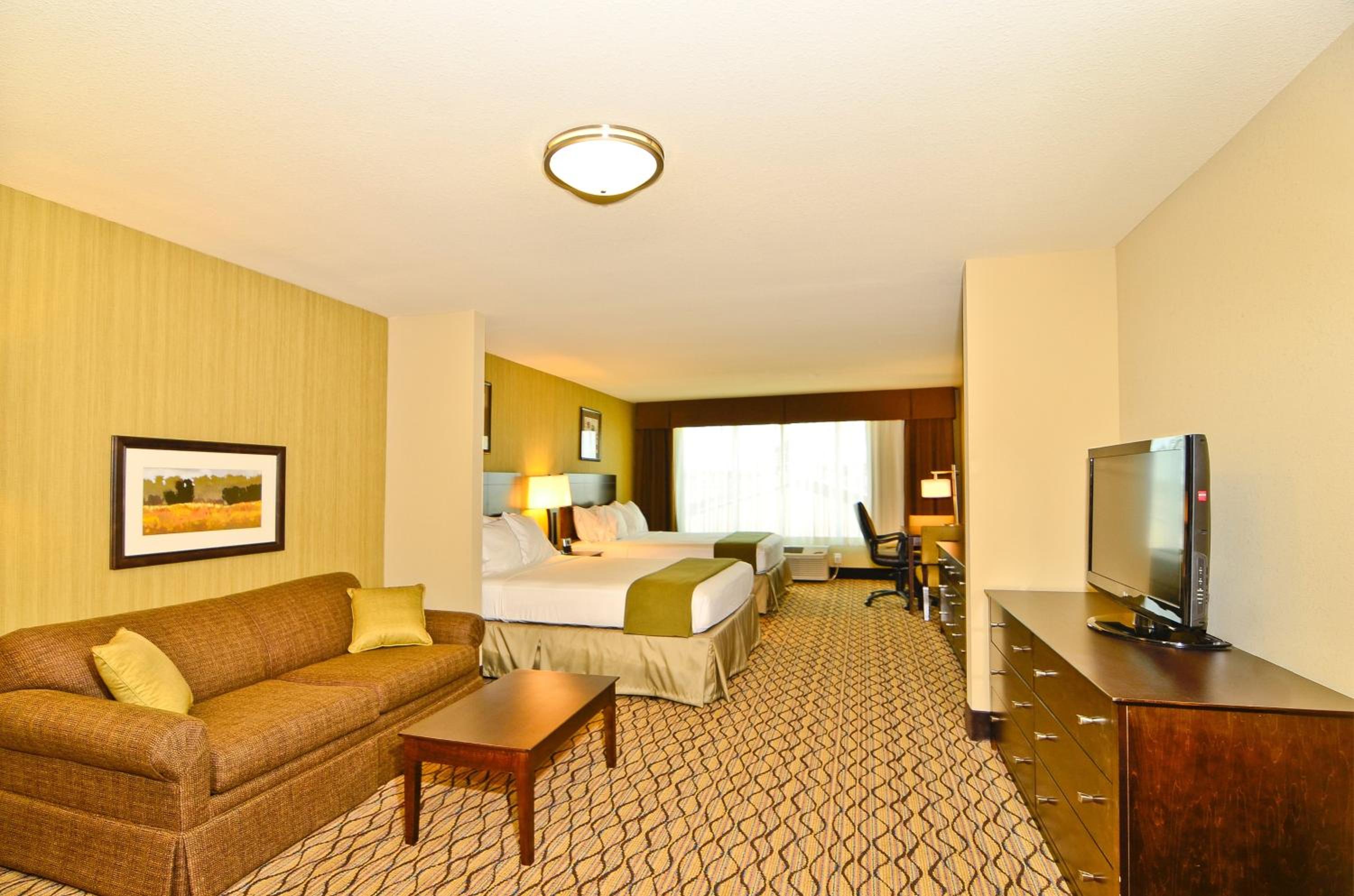 holiday inn express and suites williston by ihg
