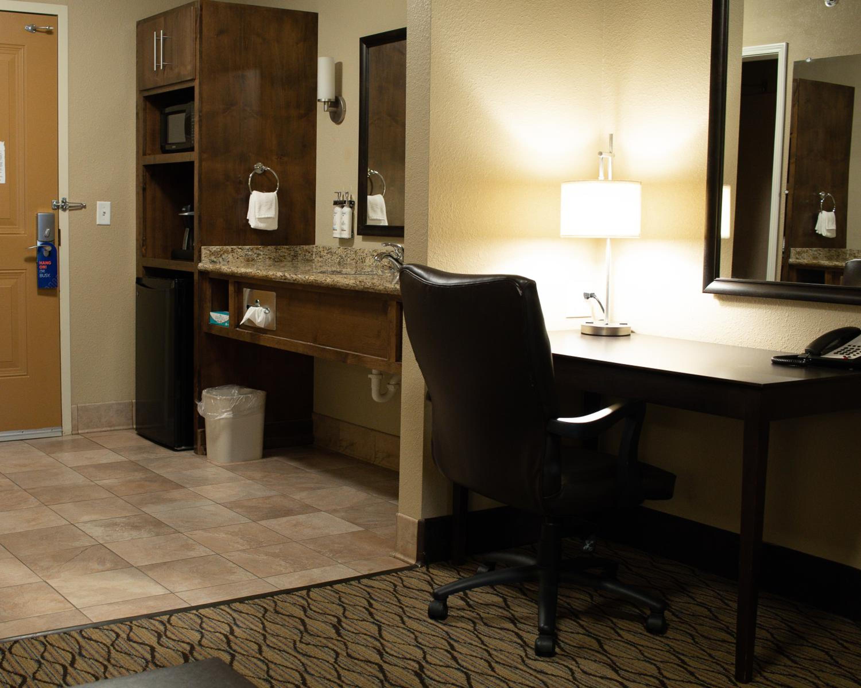 holiday inn express and suites williston by ihg