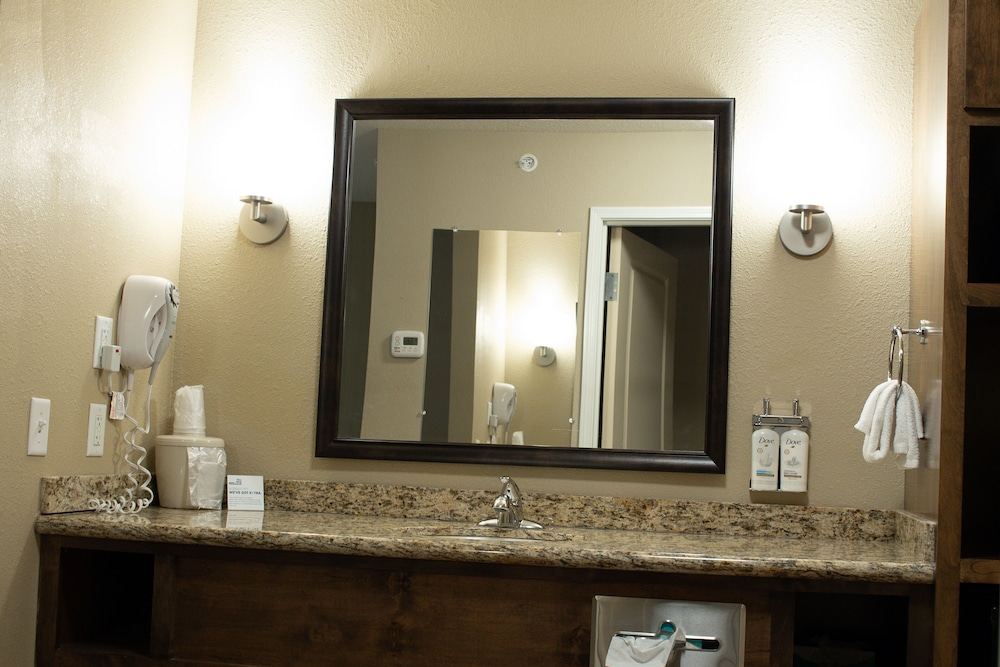 holiday inn express and suites williston by ihg