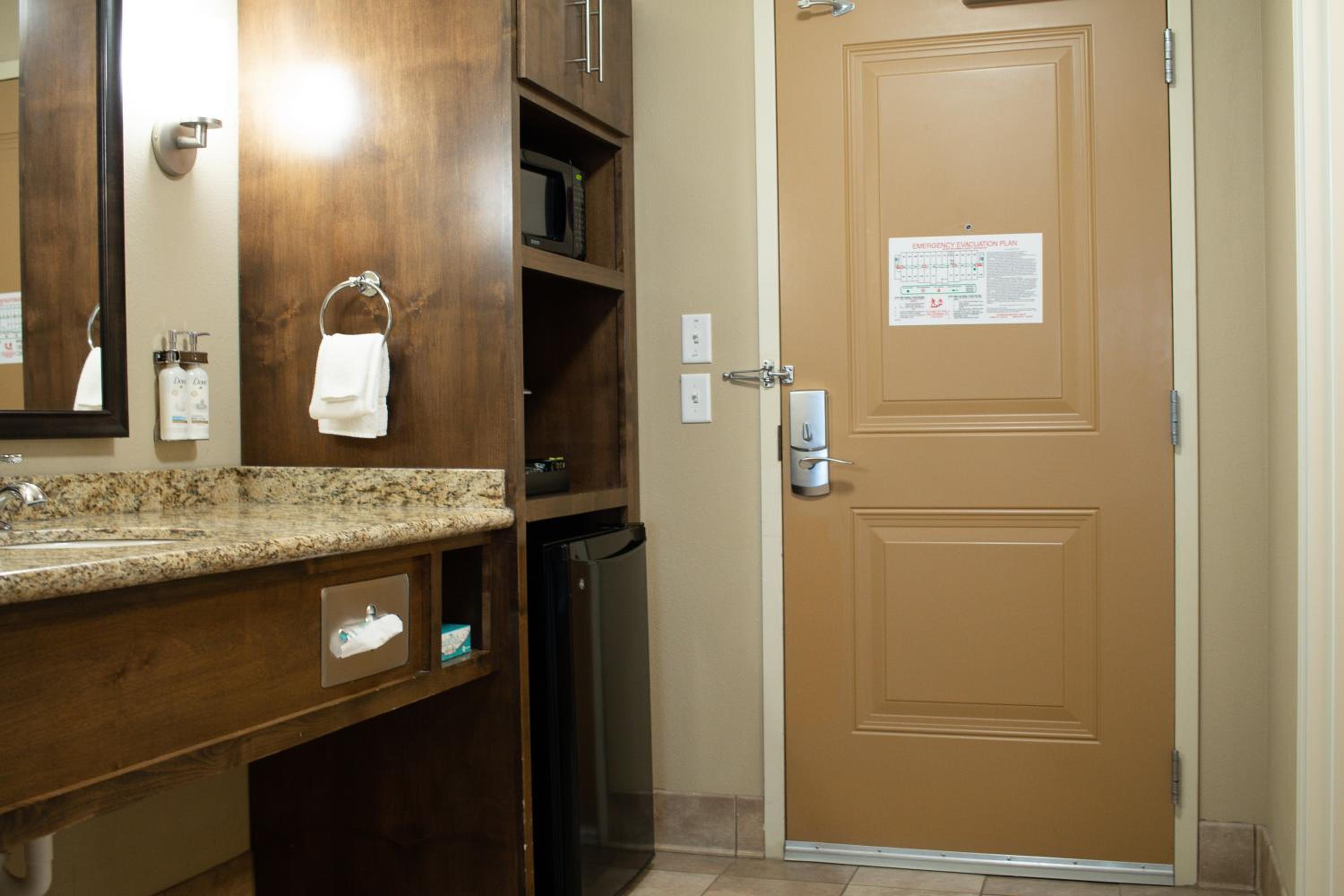 holiday inn express and suites williston by ihg