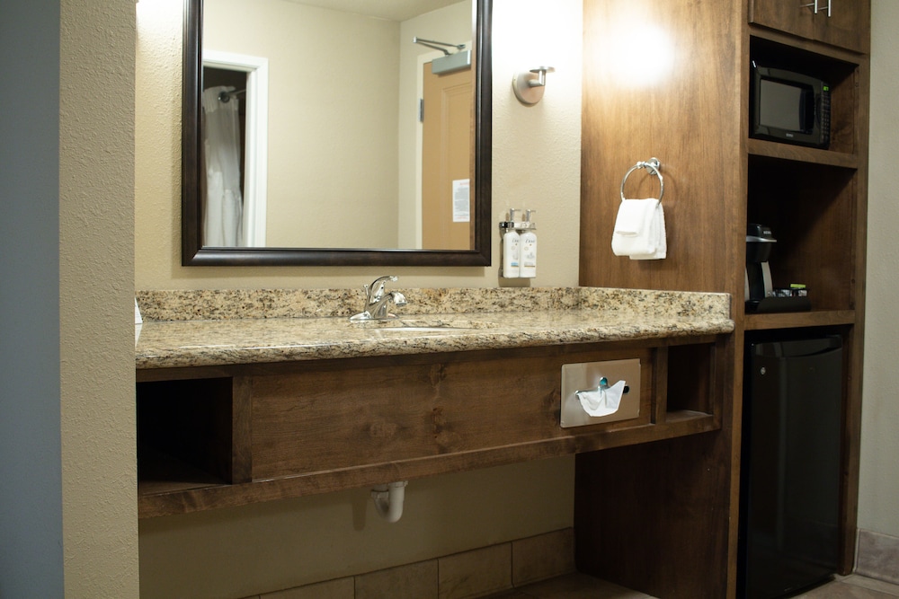 holiday inn express and suites williston by ihg