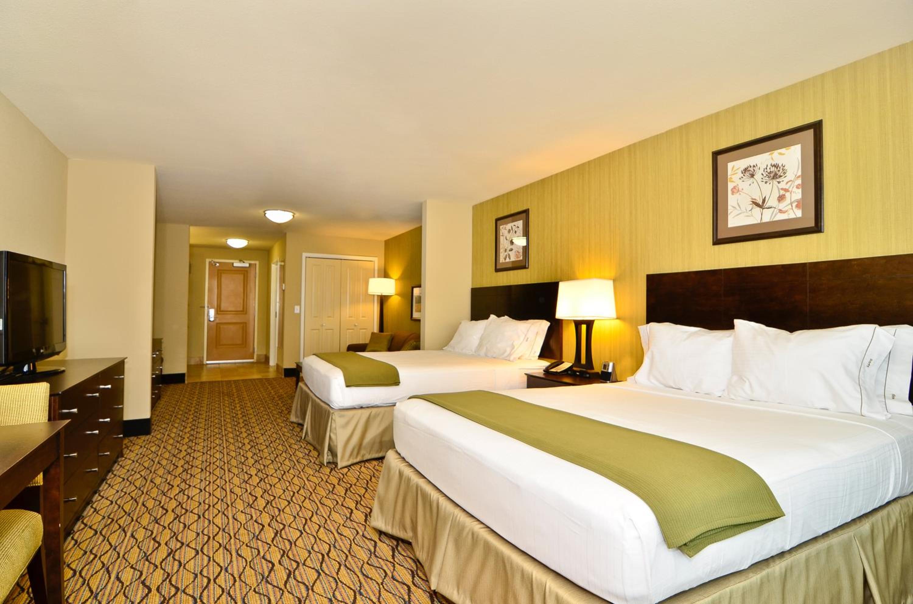 holiday inn express and suites williston by ihg