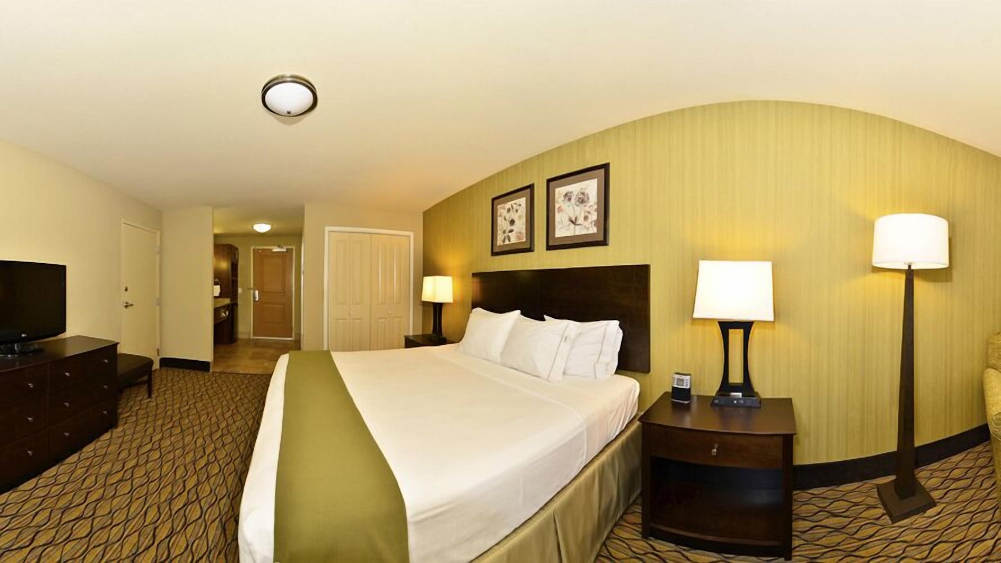 holiday inn express and suites williston by ihg