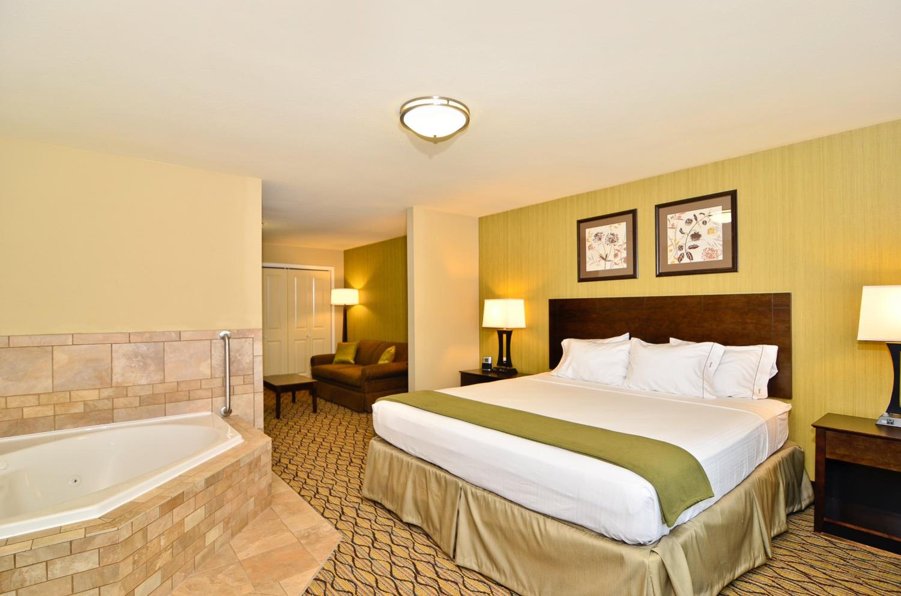holiday inn express and suites williston by ihg