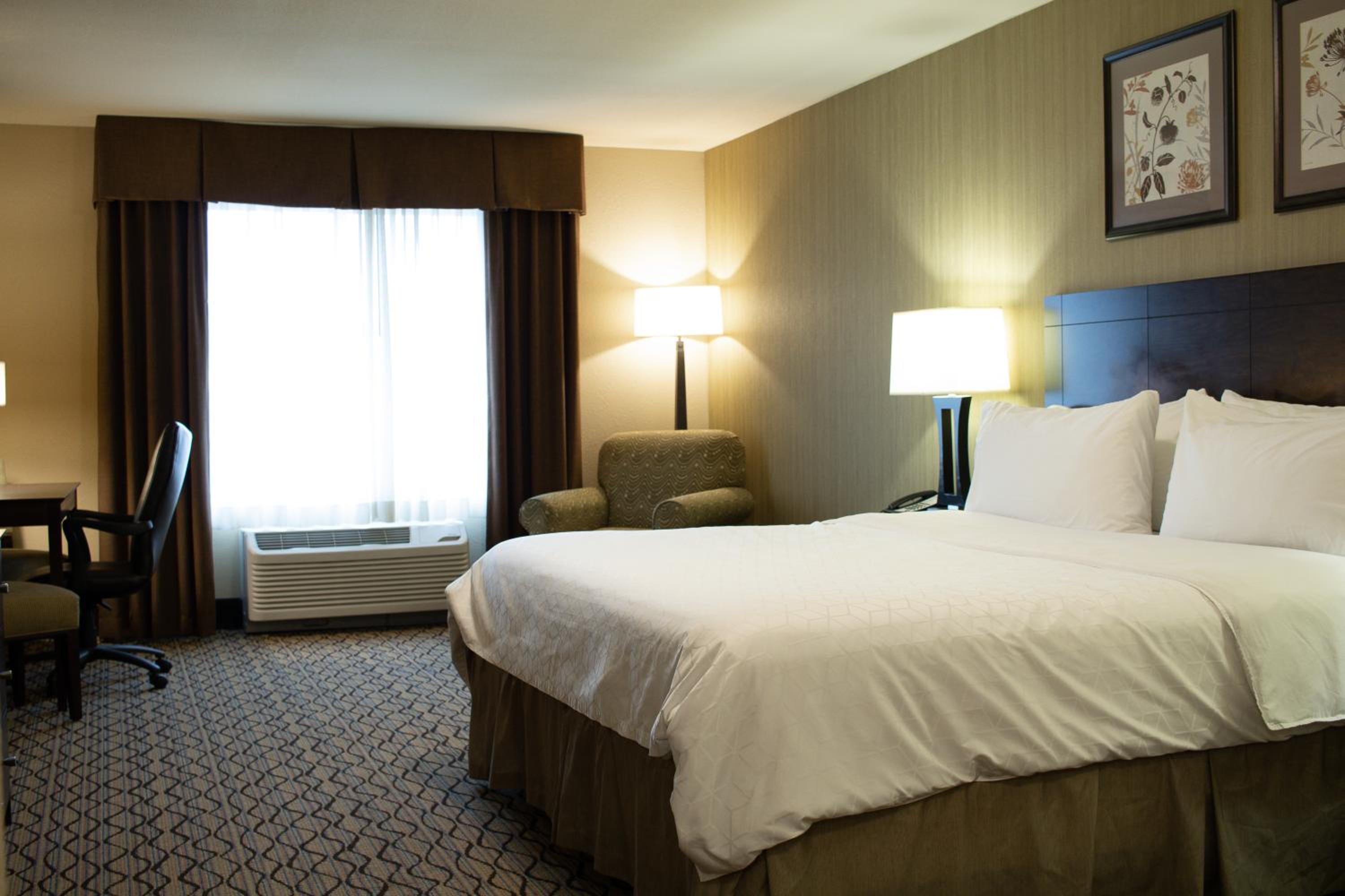 holiday inn express and suites williston by ihg