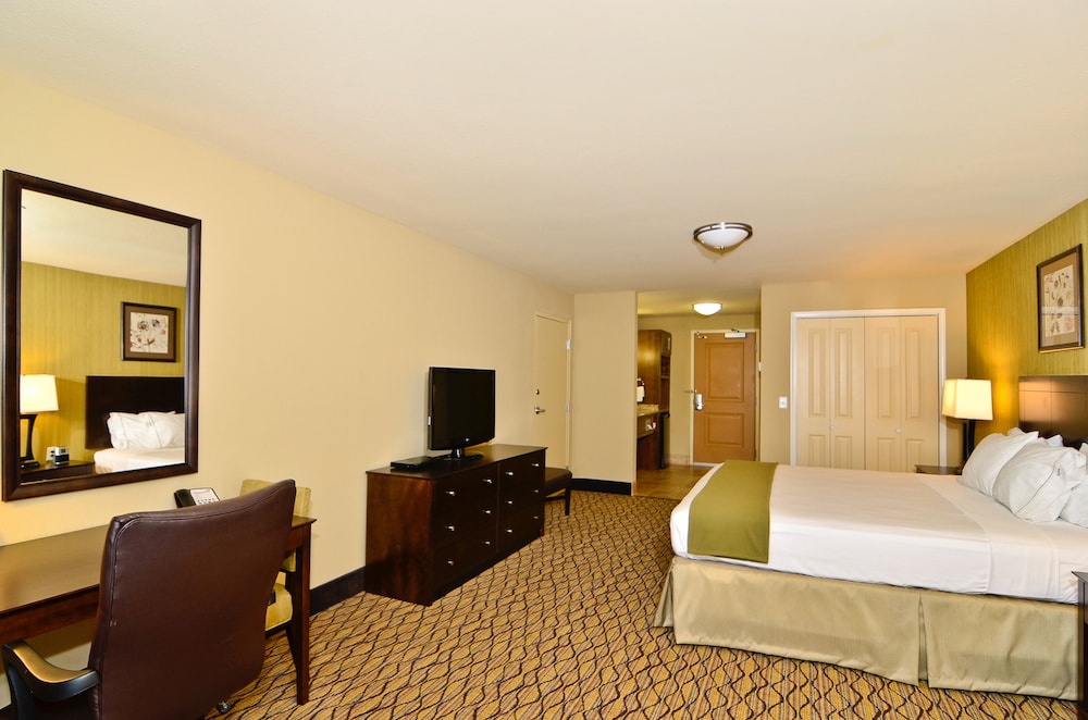 holiday inn express and suites williston by ihg