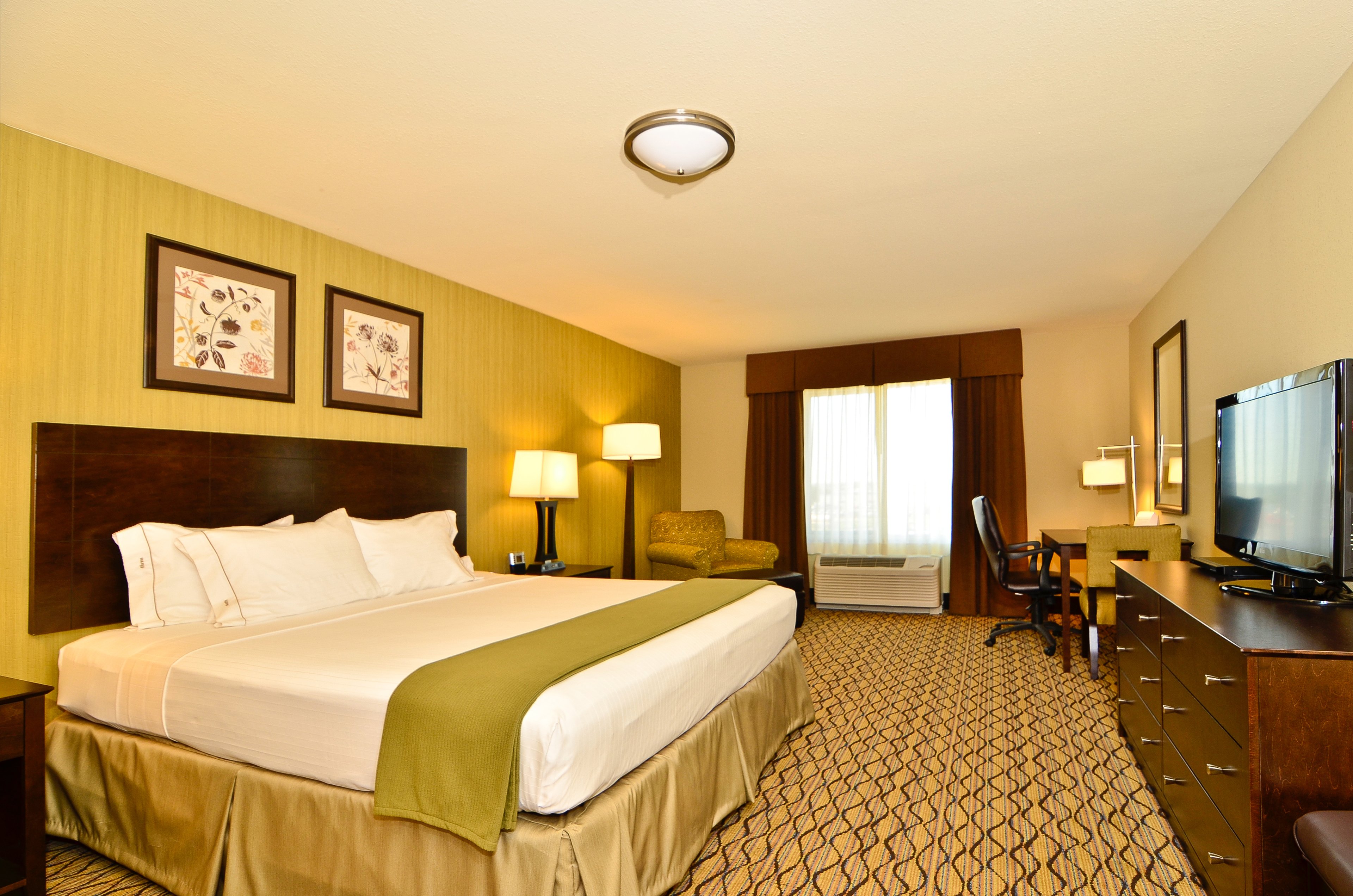 holiday inn express and suites williston by ihg