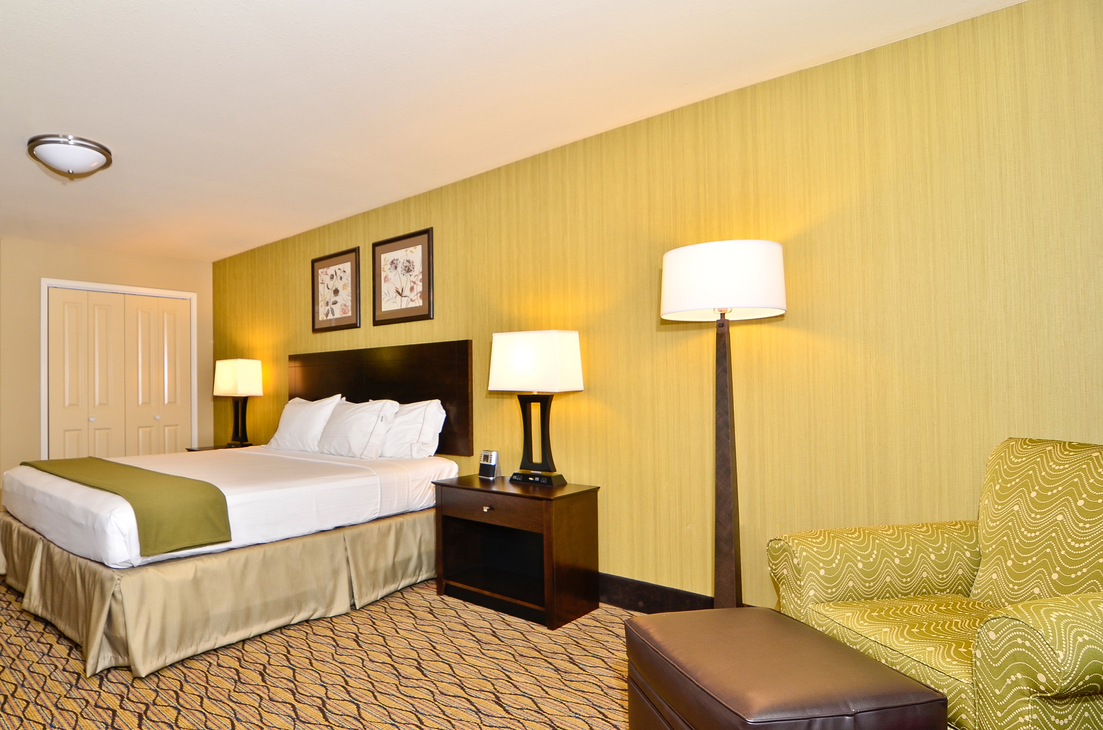 holiday inn express and suites williston by ihg