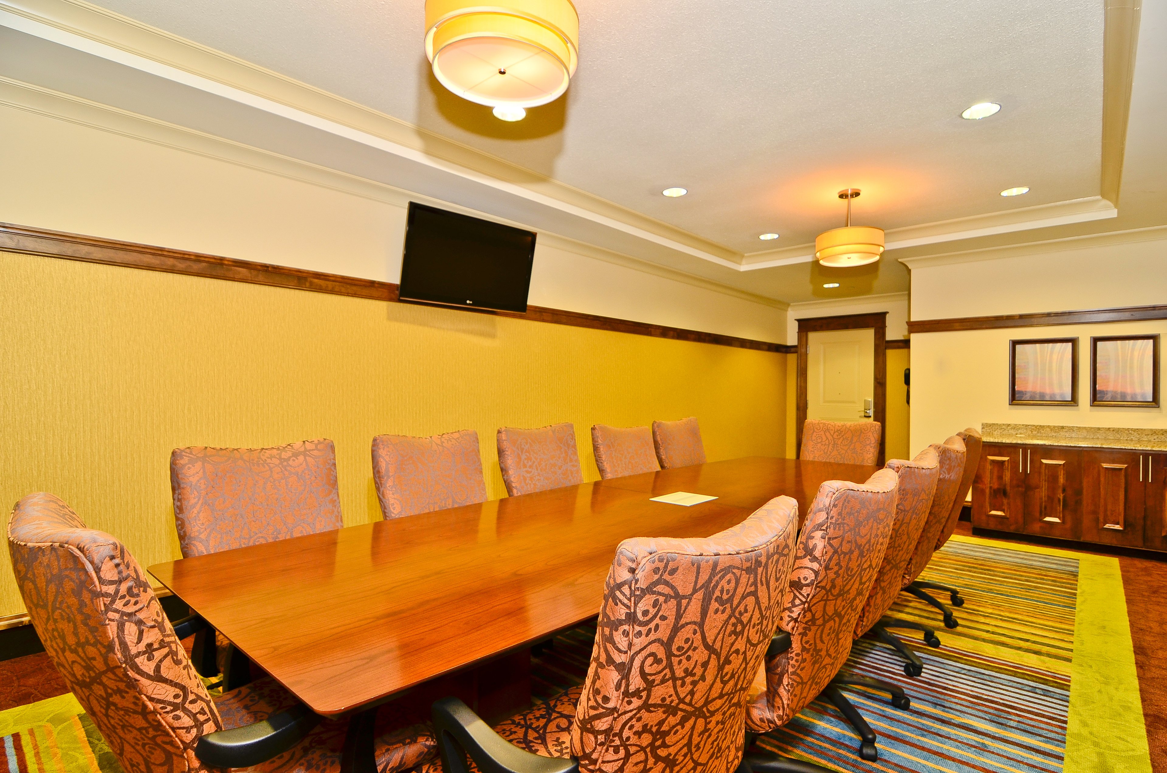 holiday inn express and suites williston by ihg