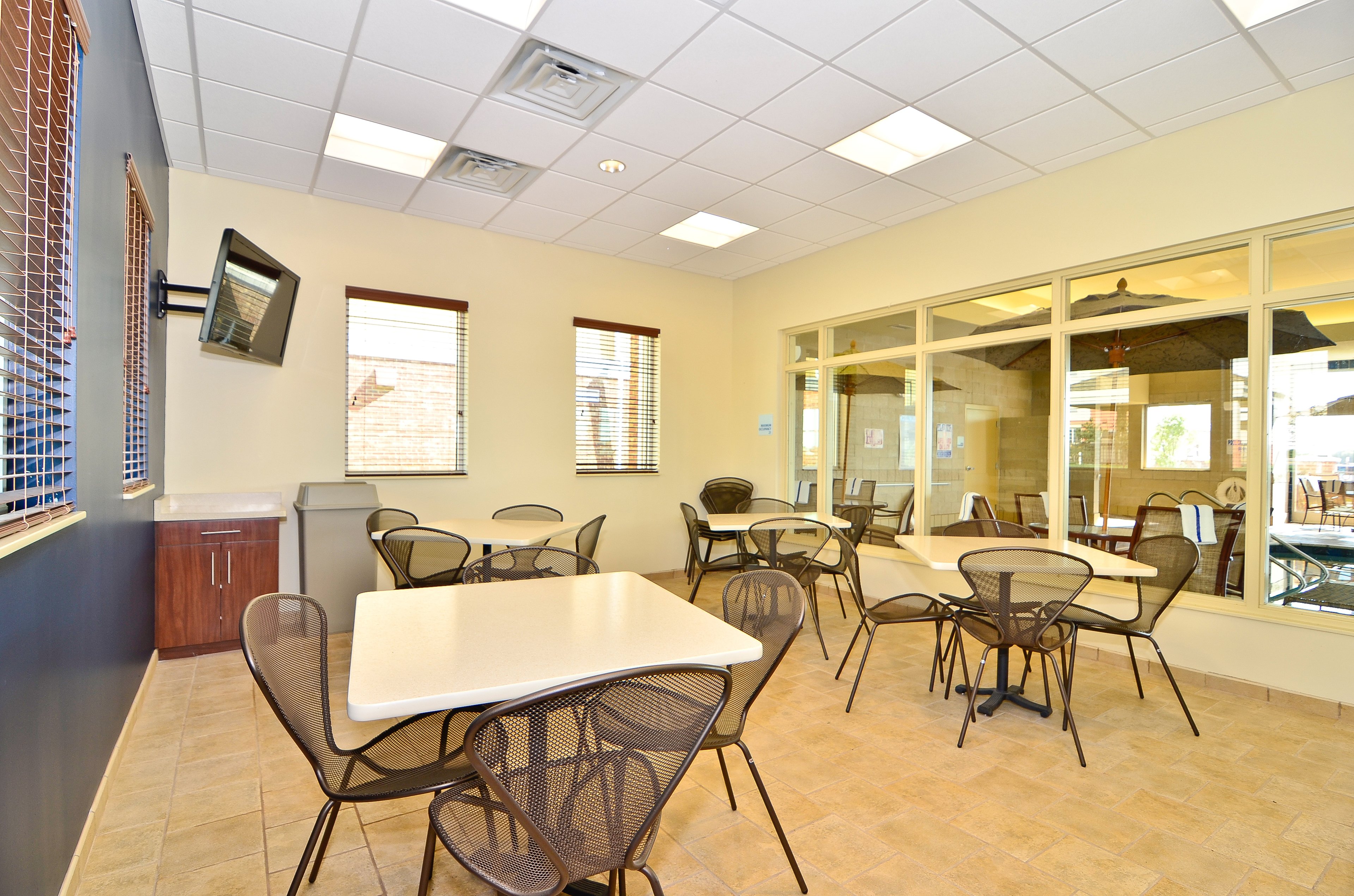 holiday inn express and suites williston by ihg