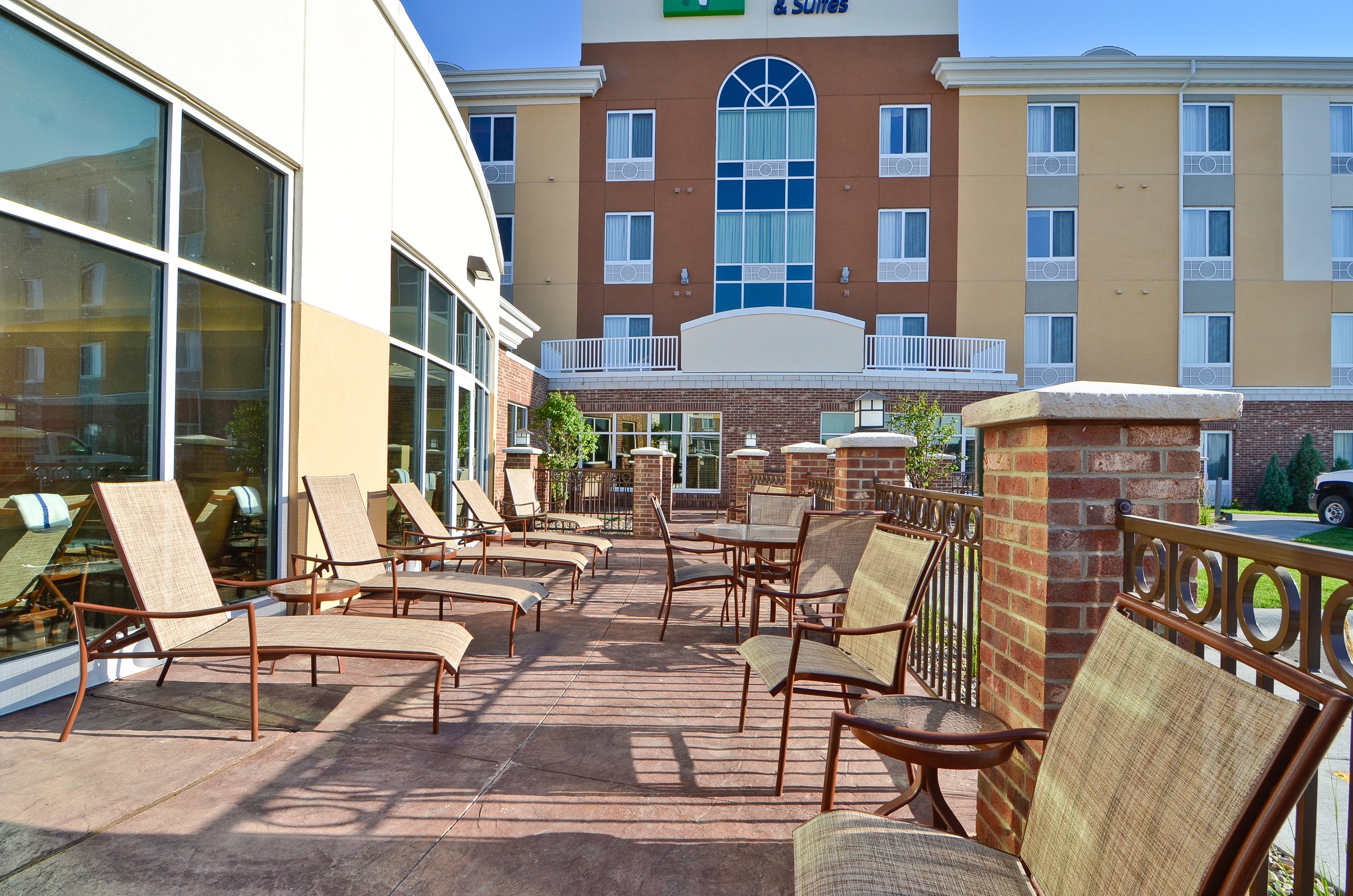 holiday inn express and suites williston by ihg